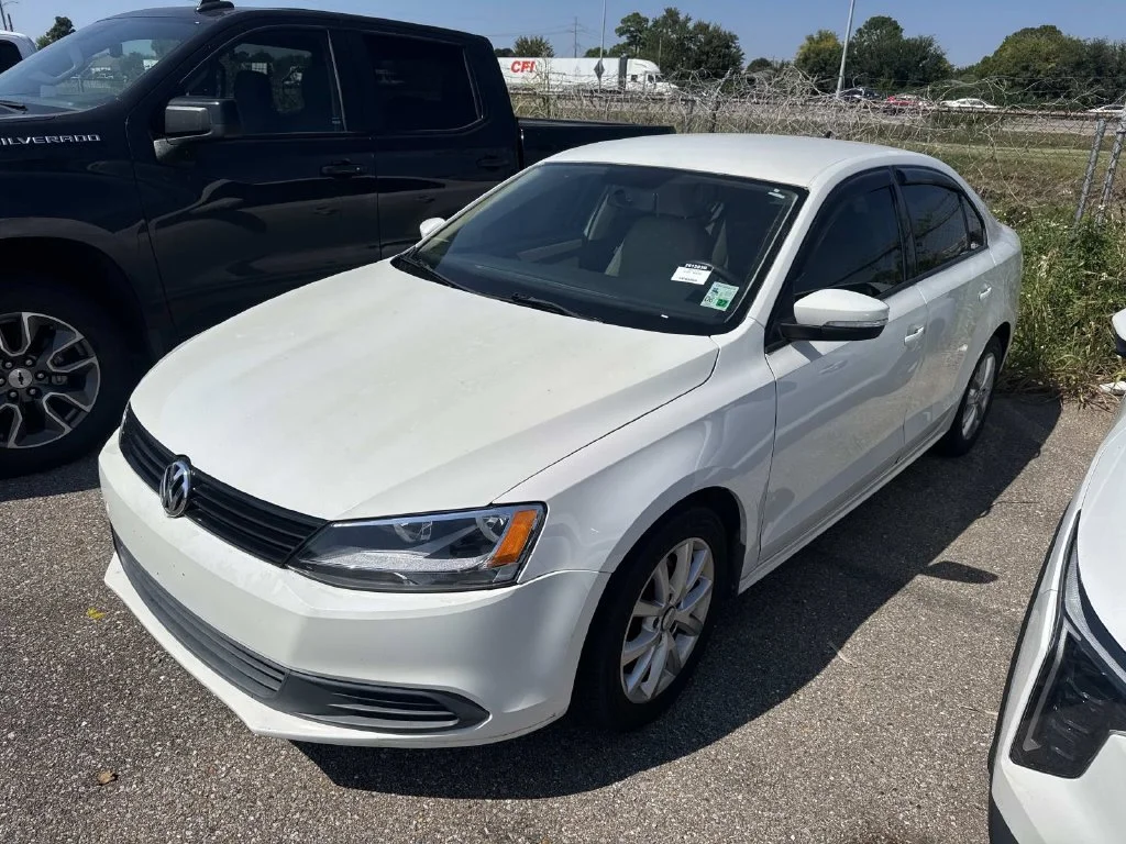 Used 2012 White Volkswagen 2.5L SE image 6