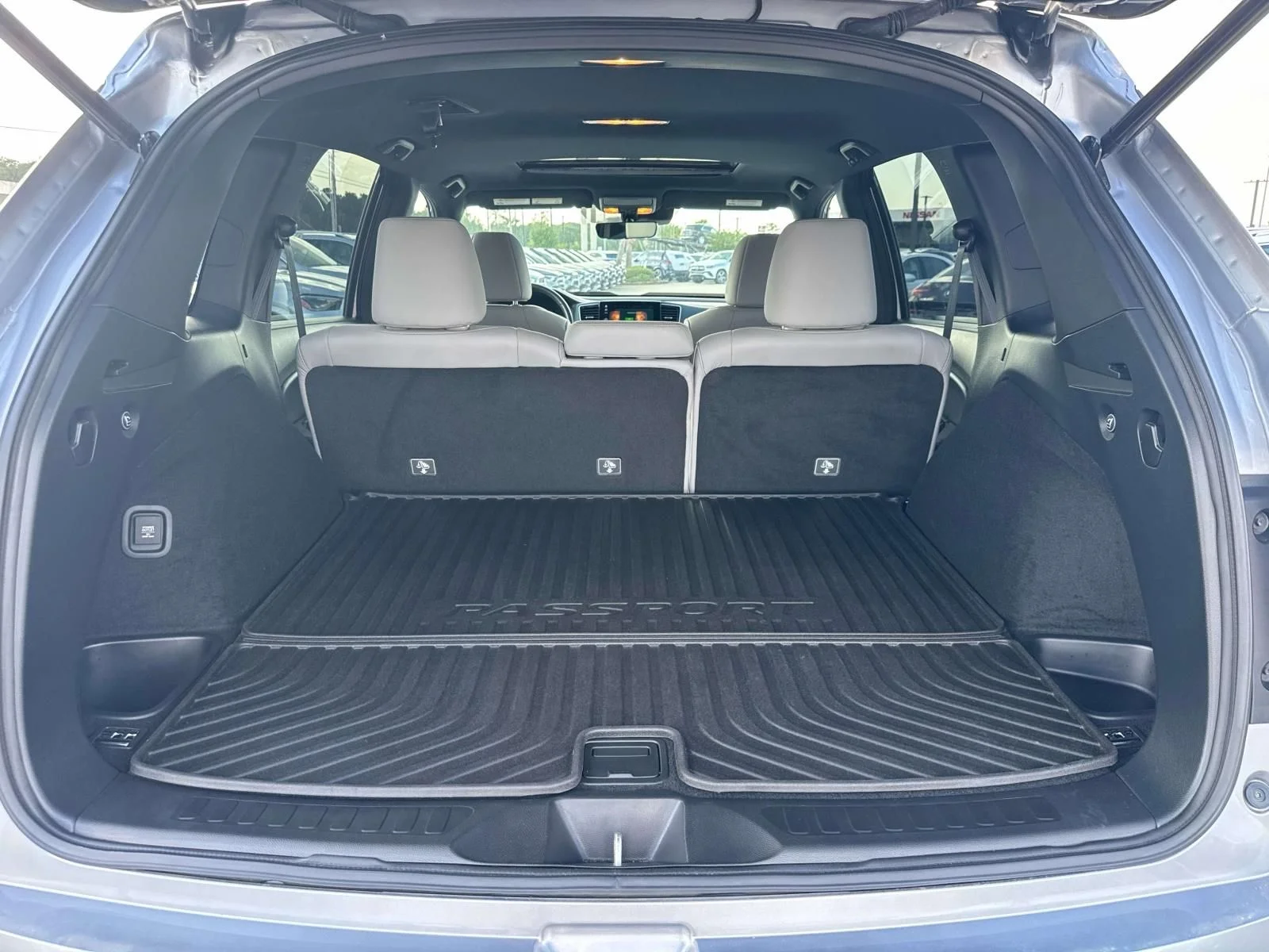 Used 2023 Silver Honda EX-L image 8
