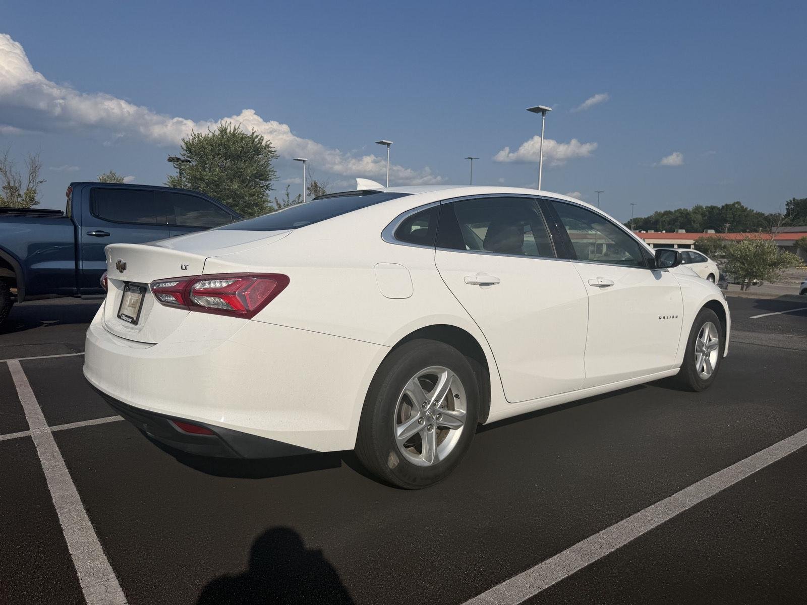 Used 2022 Summit White Chevrolet LT image 5