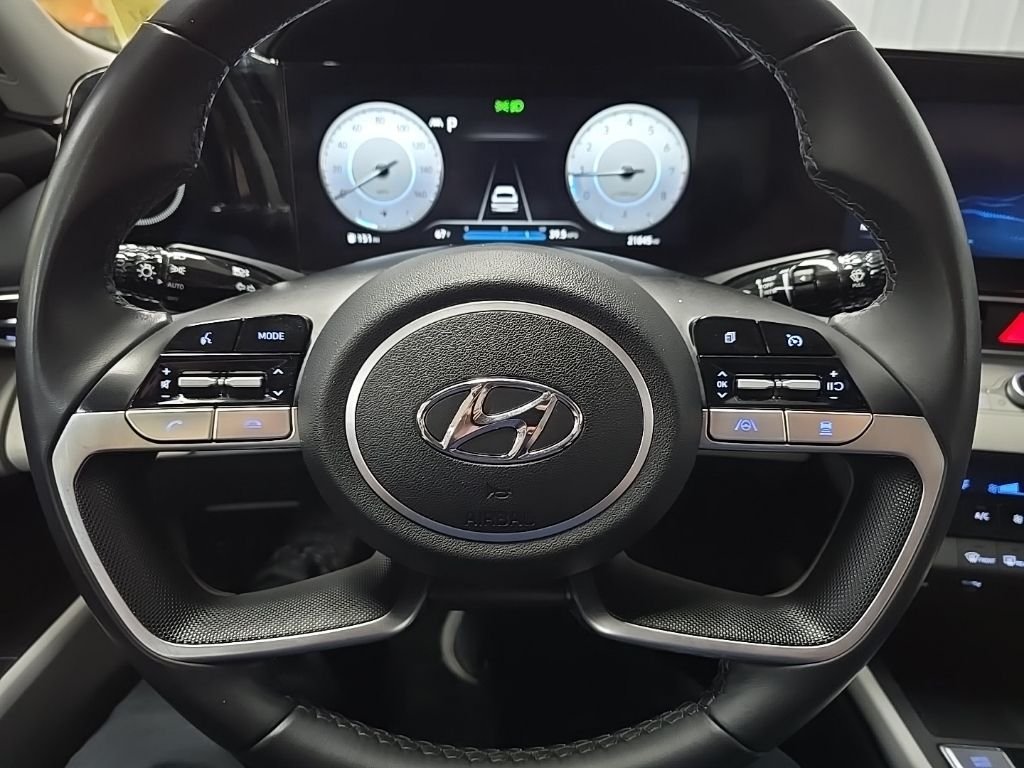 Used 2023 Black Hyundai Limited image 15
