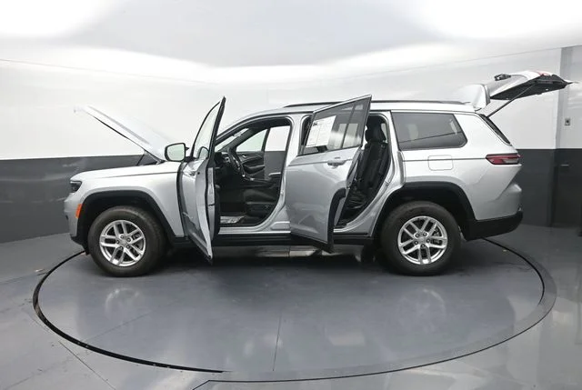 Used 2025 Silver Jeep Laredo image 33