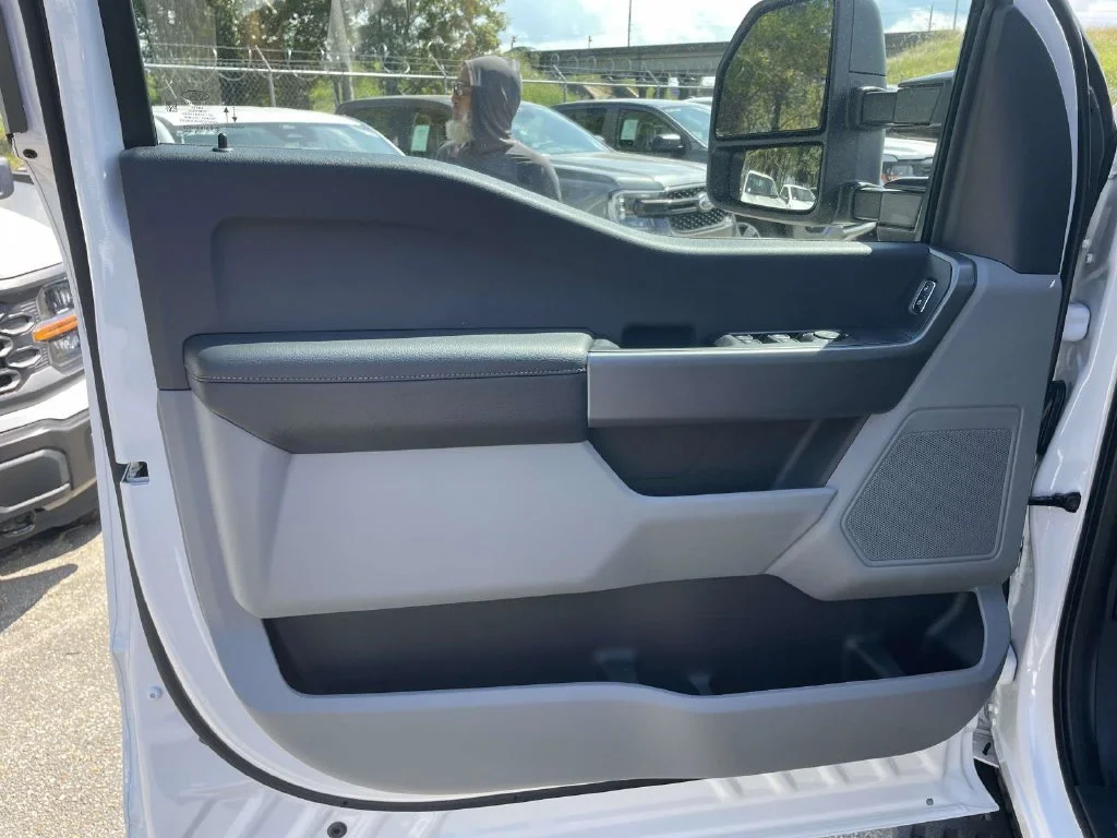 New 2027 White Ford XLT image 15