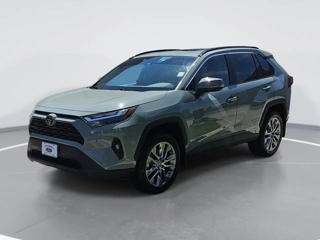 Used 2022 Gray Toyota XLE Premium image 7