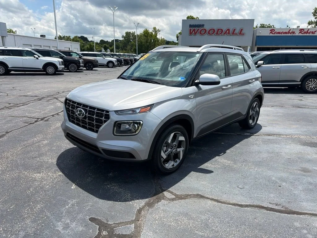 Used 2025 Silver Hyundai SEL image 3