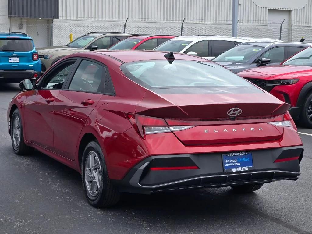 Used 2025 Red Hyundai SE image 13