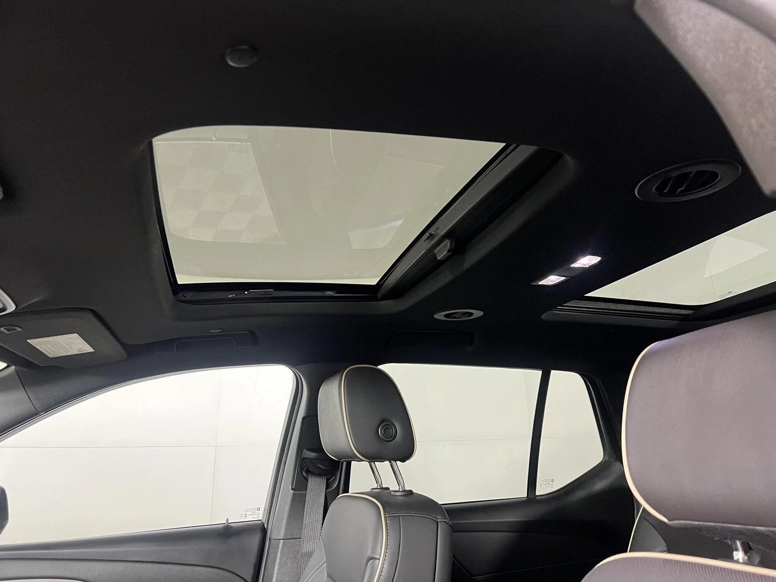 Used 2023 MOSAIC BLACK METALLIC Chevrolet Premier image 34