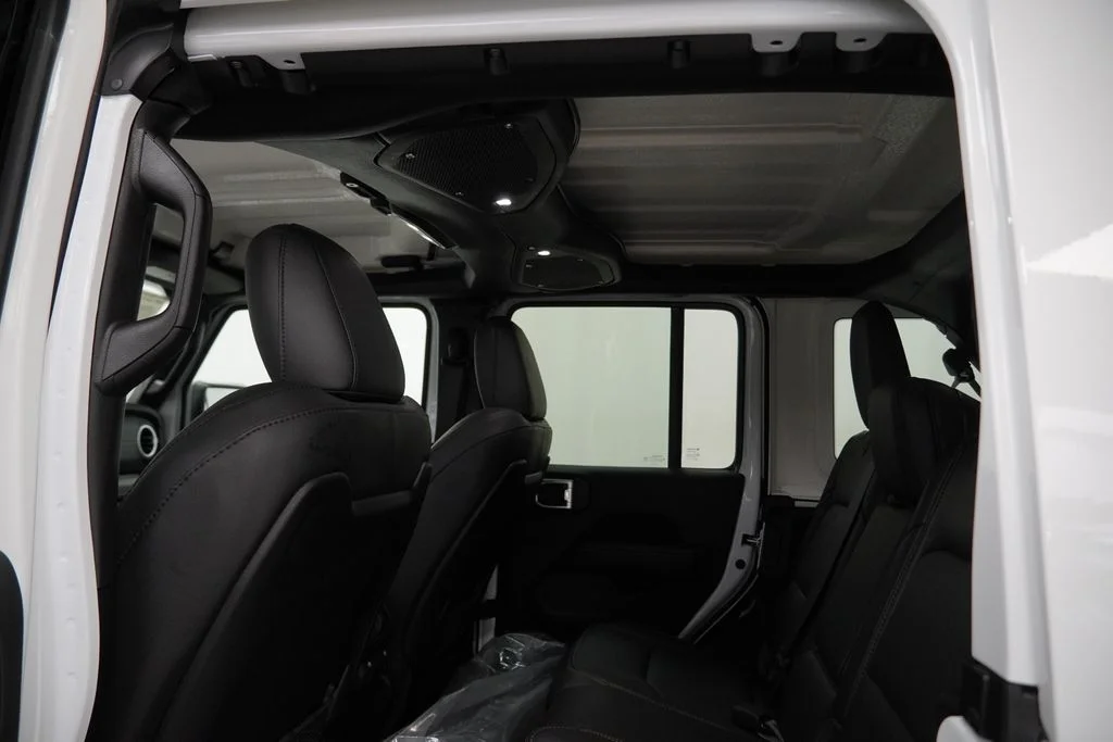 New 2026 Bright White Clear-Coat Exterior Paint Jeep Sahara image 18