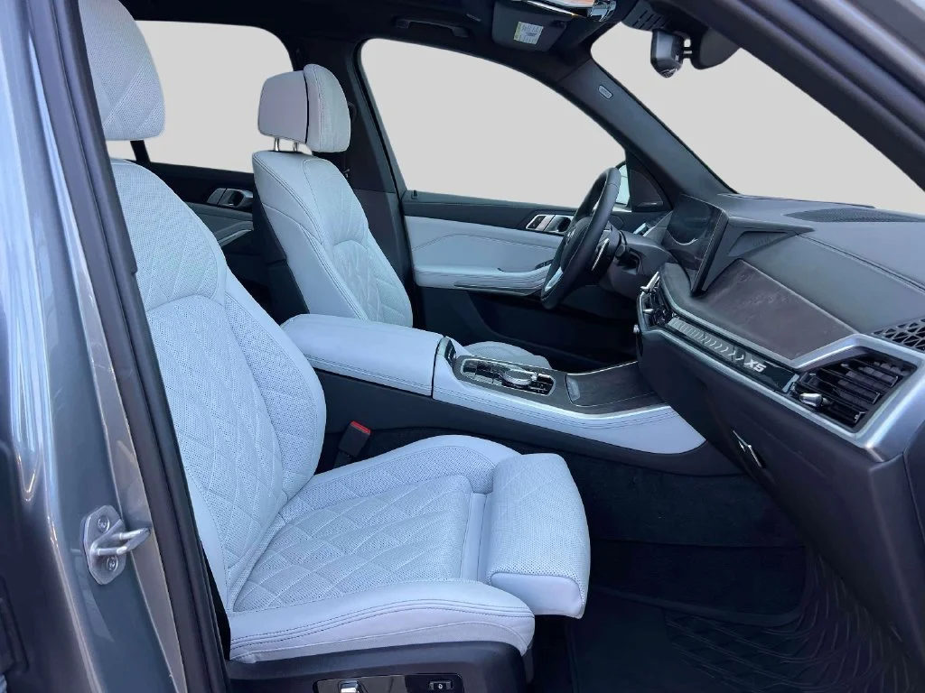 Used 2024 Skyscraper Grey Metallic BMW xDrive40i image 11
