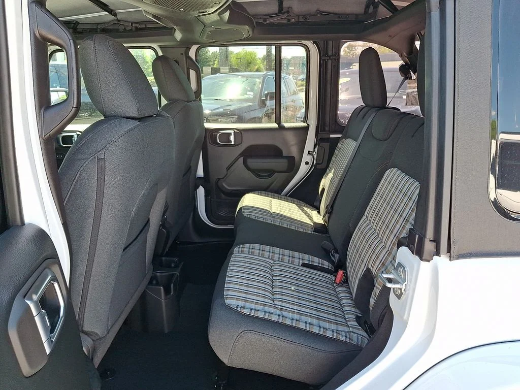 New 2026 Bright White Clear-Coat Exterior Paint Jeep  image 6