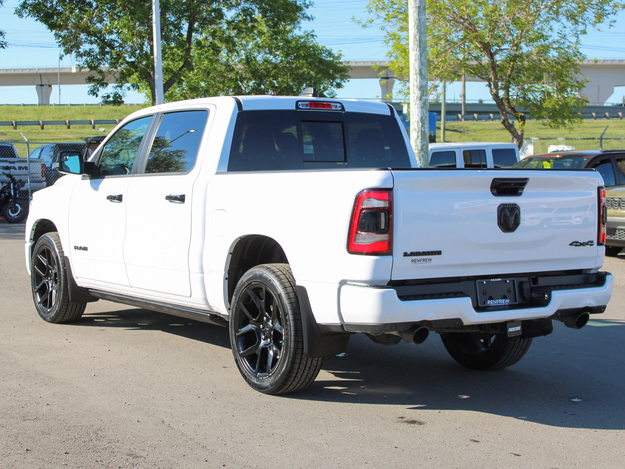Certified Used 2023 White RAM Laramie * No Accidents | HEMI V8 | Running Boards | Apple CarPlay | Night Edition | Remote Start image 14