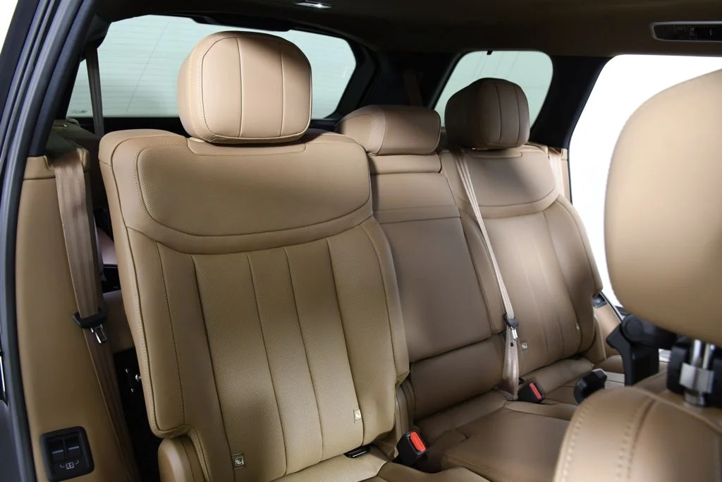 New 2026 Santorini Blk Land Rover SE image 22
