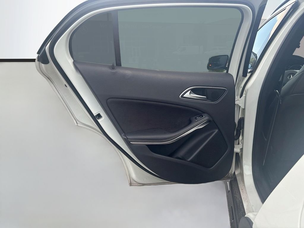Used 2018  Mercedes-Benz GLA 250 image 17
