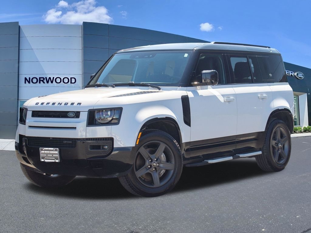 Used 2023 White Land Rover X-Dynamic SE image 1