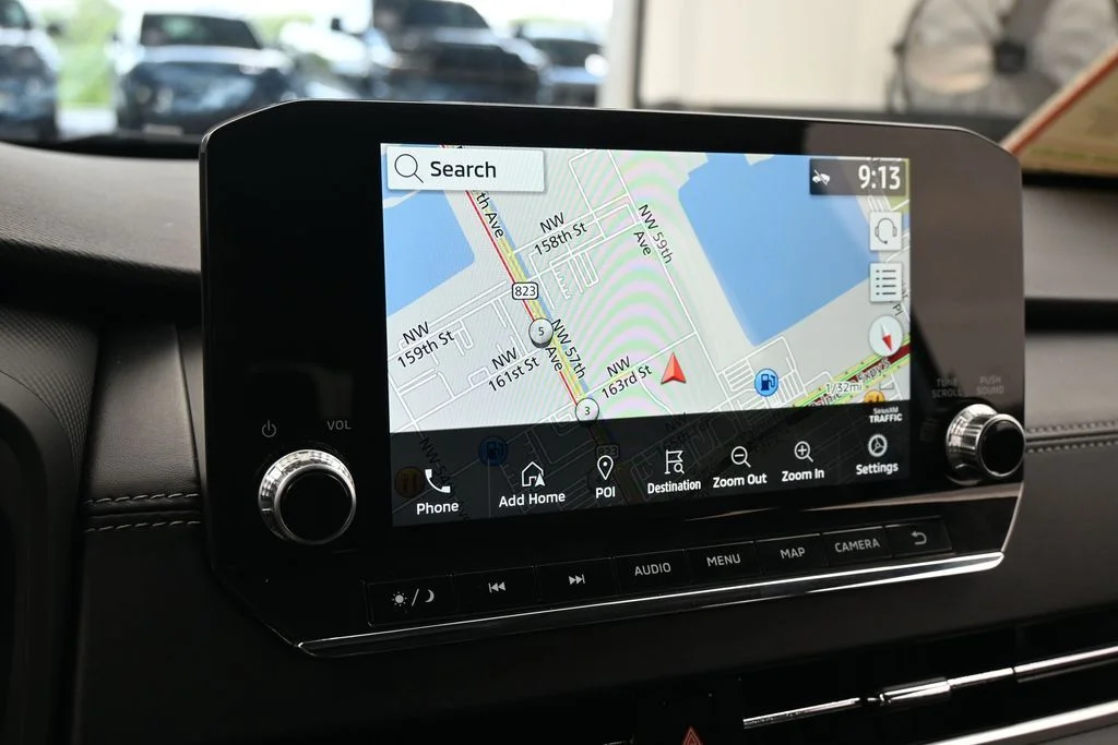 Used 2022 Silver Mitsubishi SEL image 17