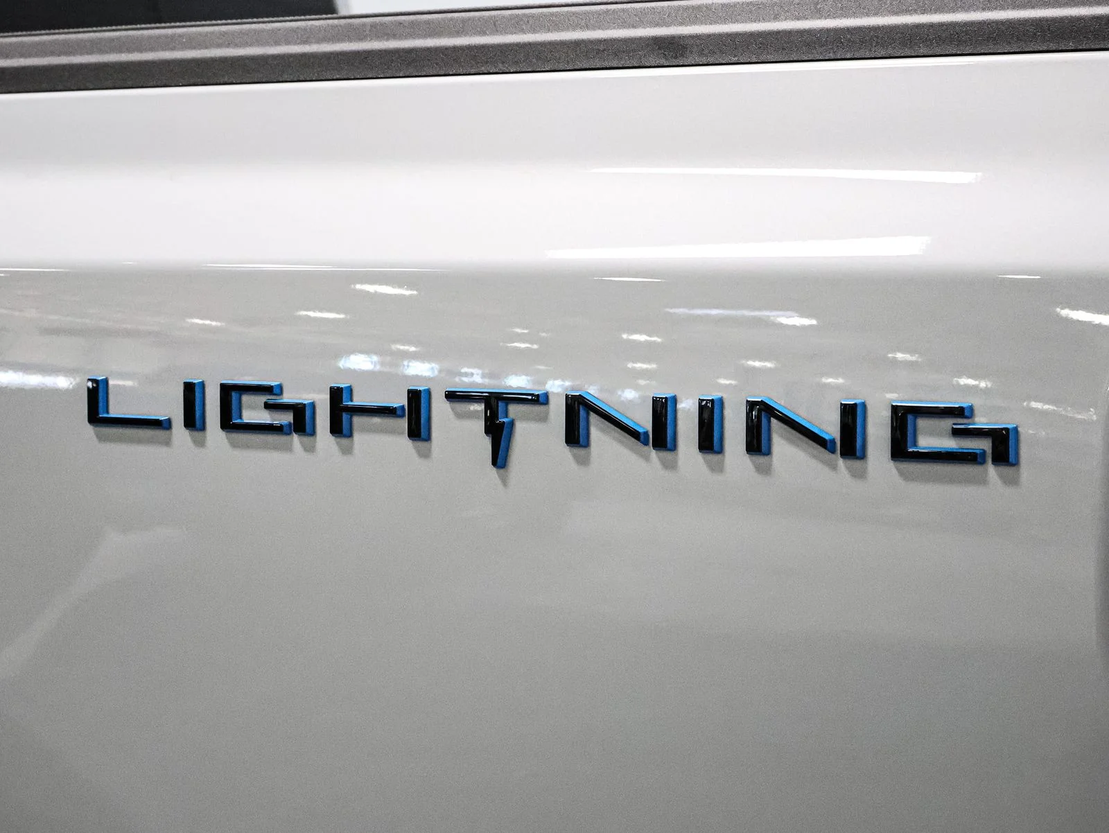 2025 Ford F-150 Lightning Flash - Photo 16