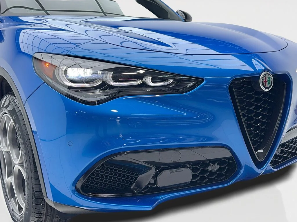 New 2025 Blue Alfa Romeo Base image 3