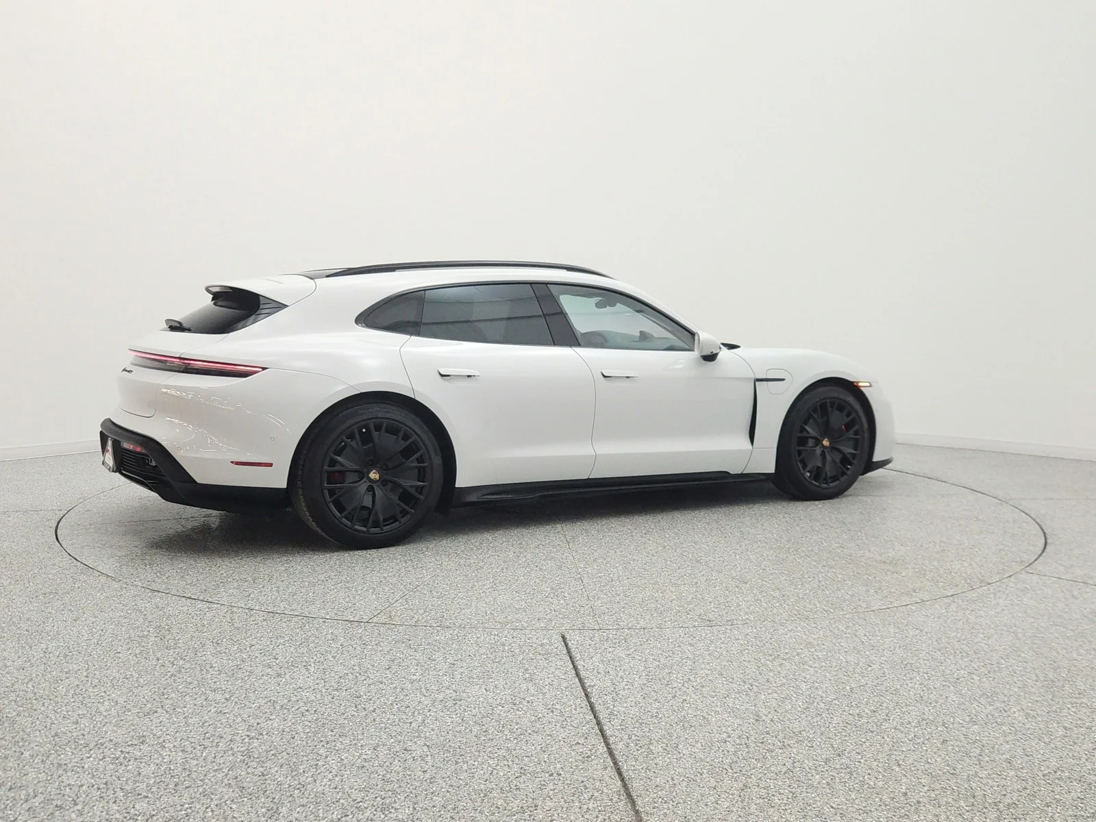 Used 2022 Carrara White Metallic Porsche GTS Sport Turismo AWD image 5