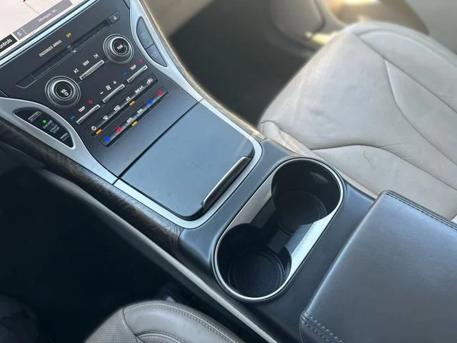 Used 2016 White Lincoln Reserve image 22