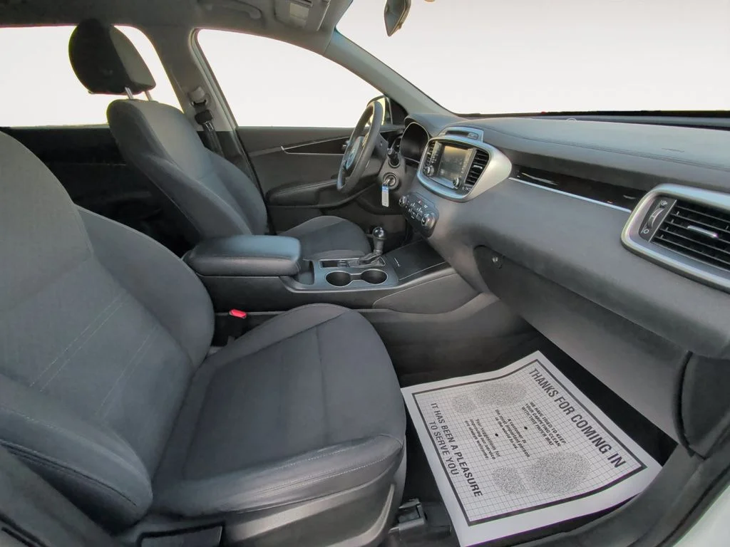 Used 2018 White Kia LX image 16