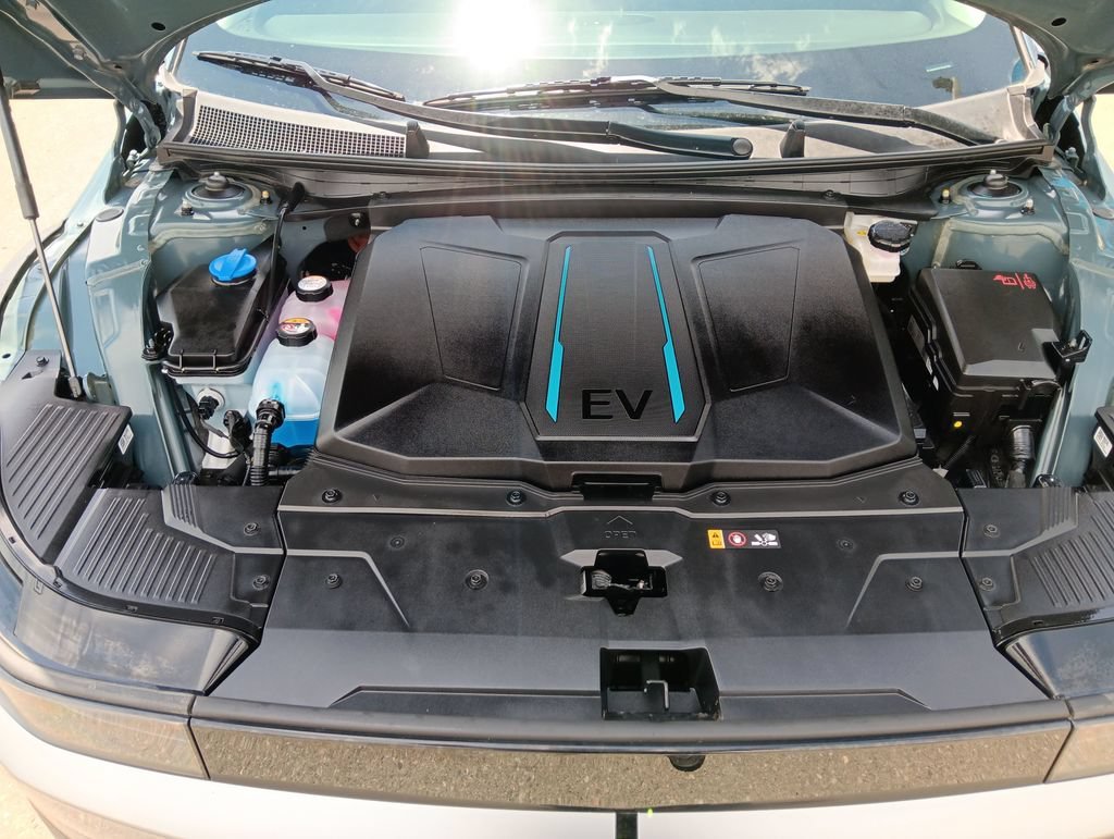 Used 2024 Digital Teal Hyundai SEL image 21