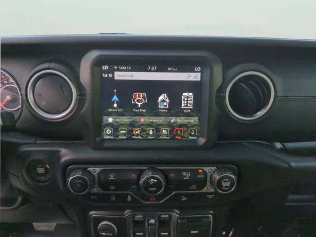 Used 2019 White Jeep Unlimited Sahara image 20