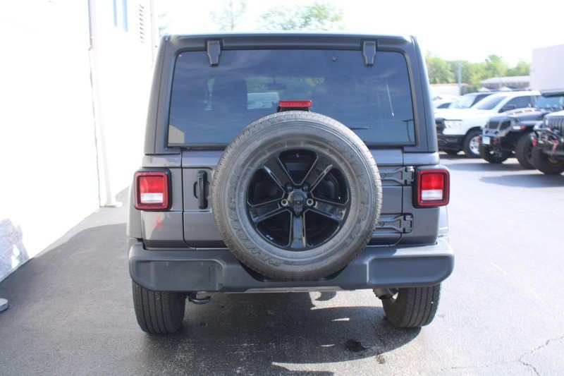 Used 2022 Granite Crystal Metallic Clearcoat Jeep Unlimited Sport Altitude 4x4 image 4