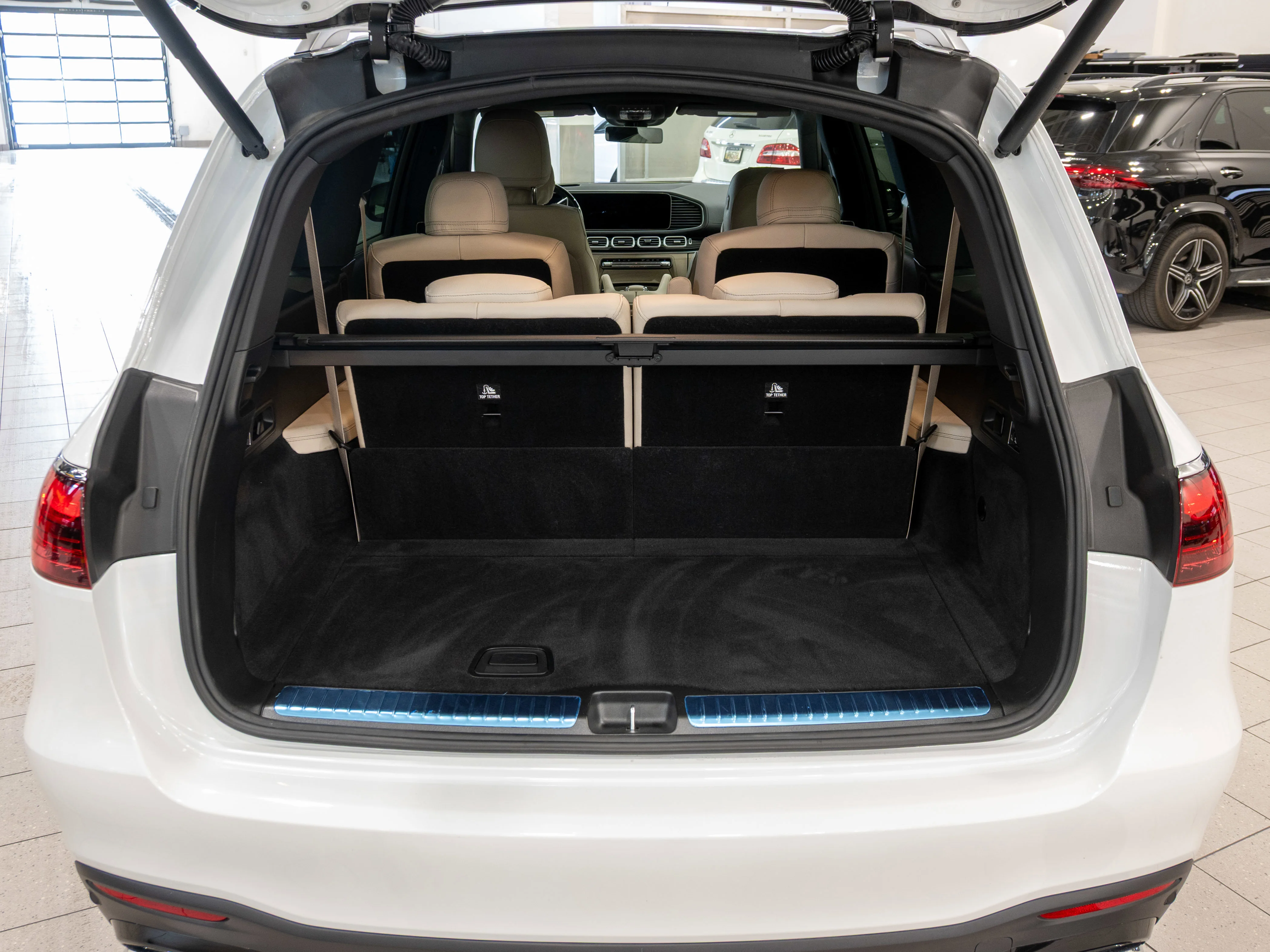New 2026 MANUFAKTUR OPALITE WHITE BRIGHT Mercedes-Benz GLS 450 image 17