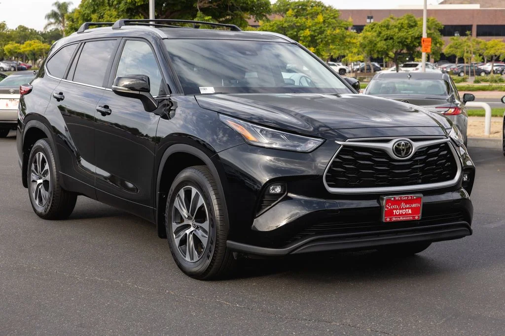 Used 2023 Midnight Black Metallic Toyota XLE image 3