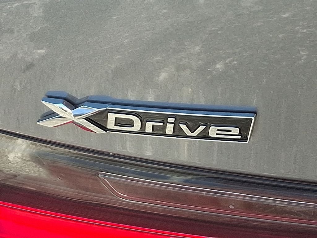 Used 2026 Skyscraper Grey Metallic BMW 330i xDrive image 12