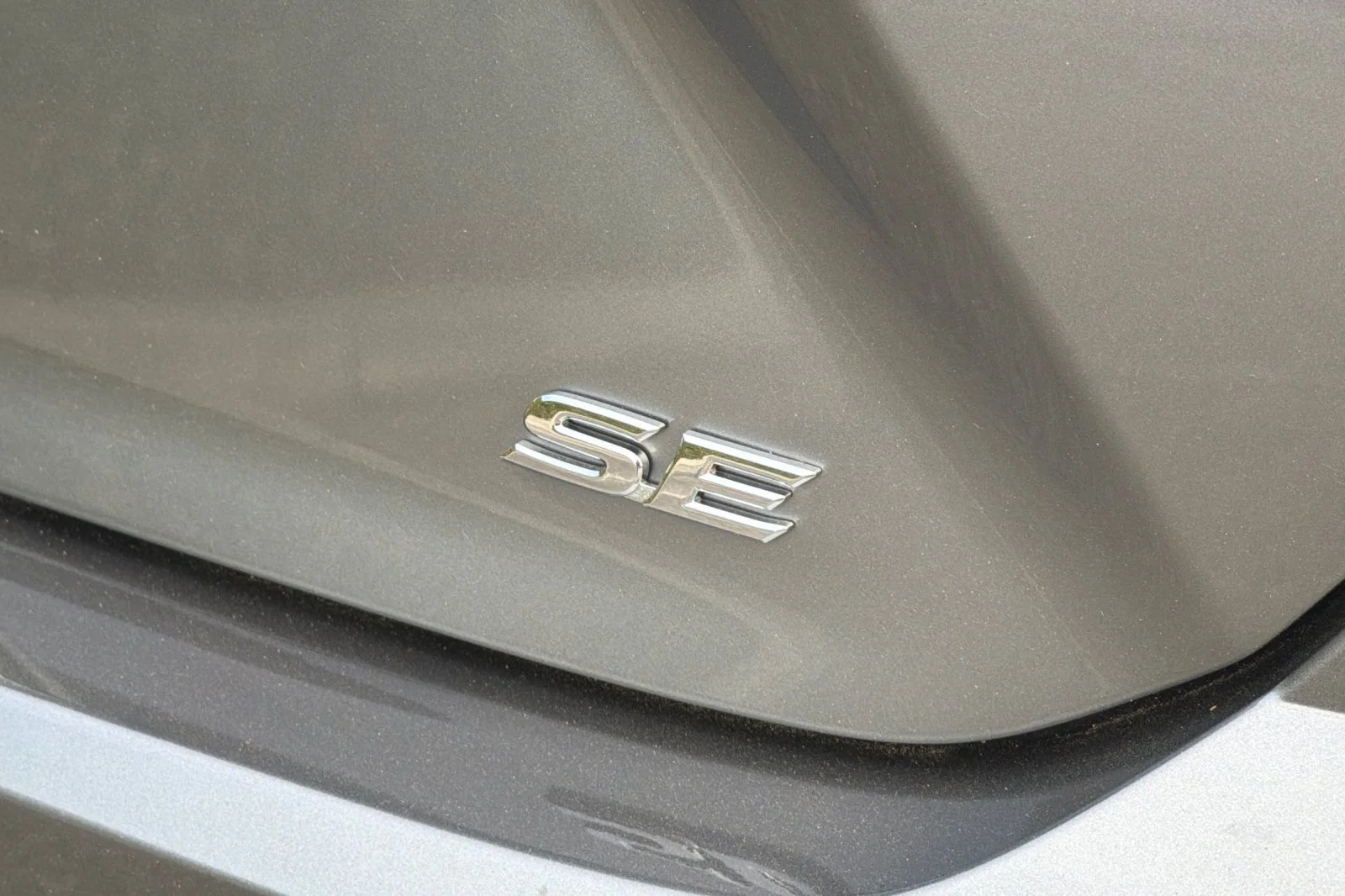 Used 2025  Toyota SE image 42