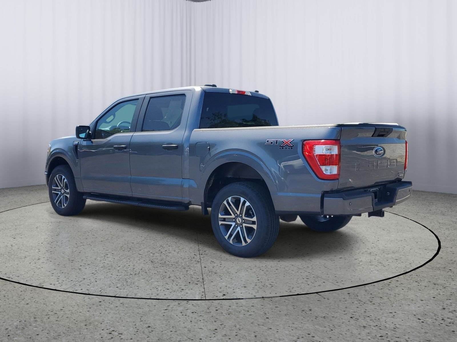 Used 2021 Gray Ford XL image 3