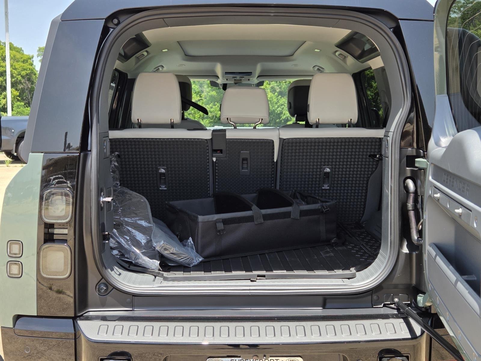 New 2026 Keswick Green LAND ROVER  image 12