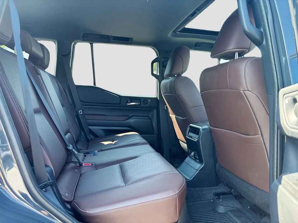 Used 2025  Toyota Base image 20