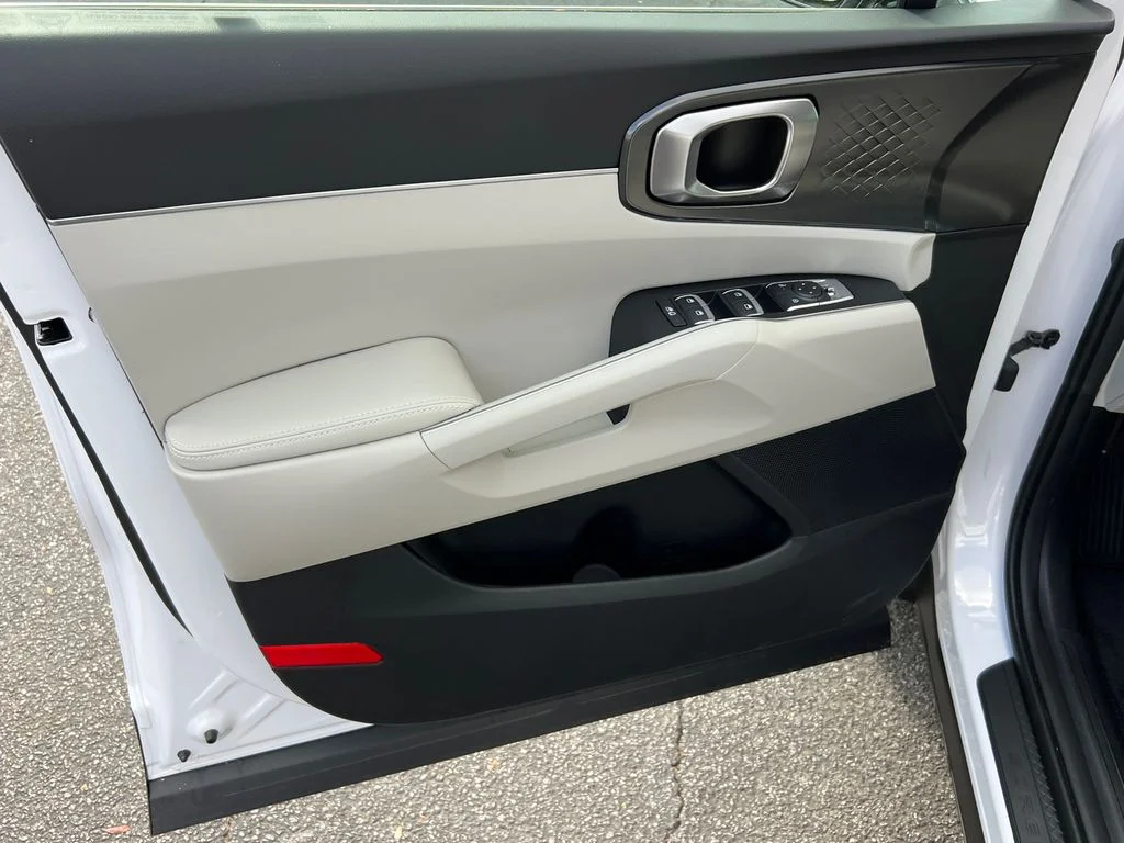 2025 Kia Sorento S - Photo 10