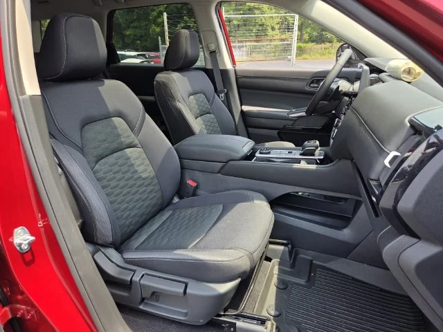2026 Nissan Pathfinder SV - Photo 13