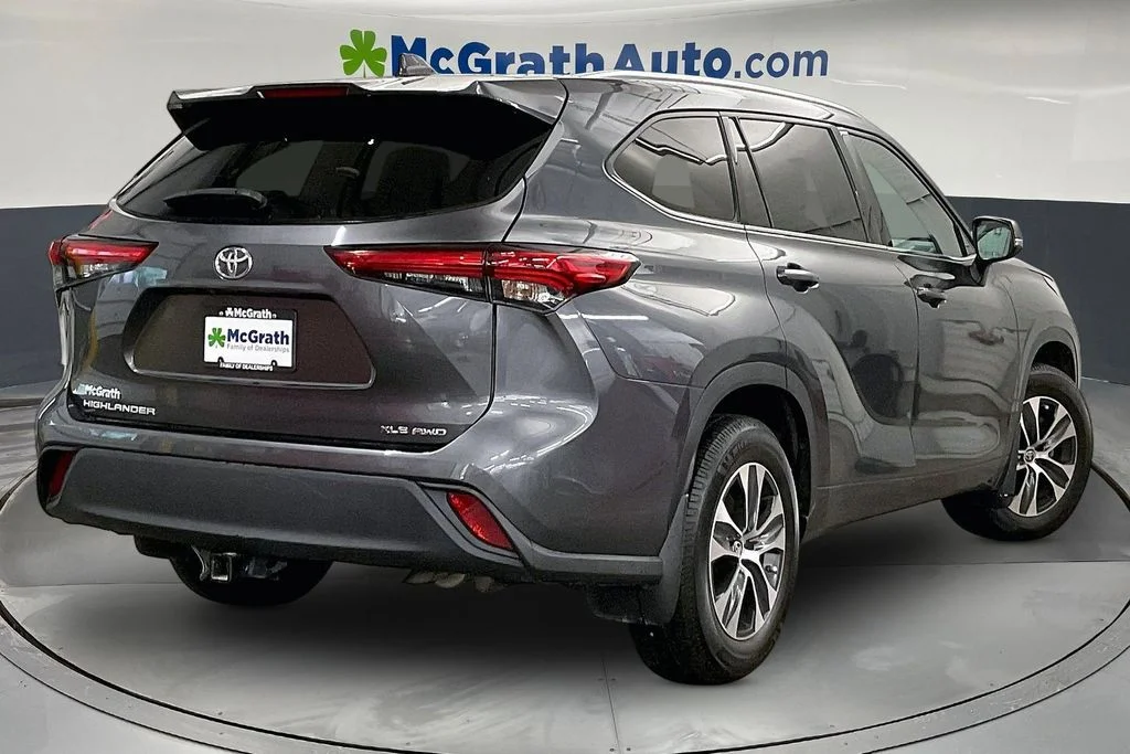 Certified Used 2020 Gray Toyota XLE image 17