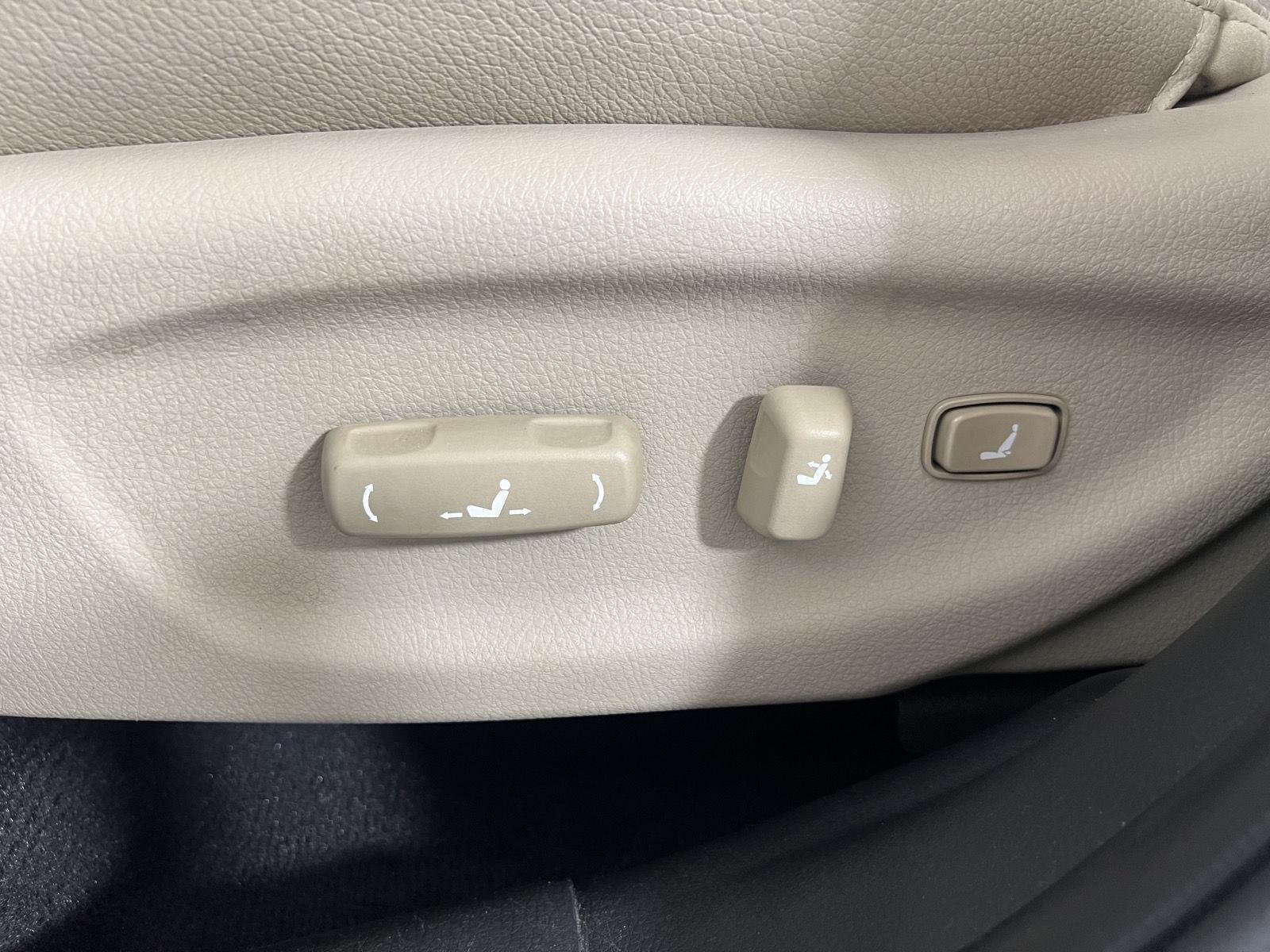 Used 2015 Snow White Pearl Kia EX image 7