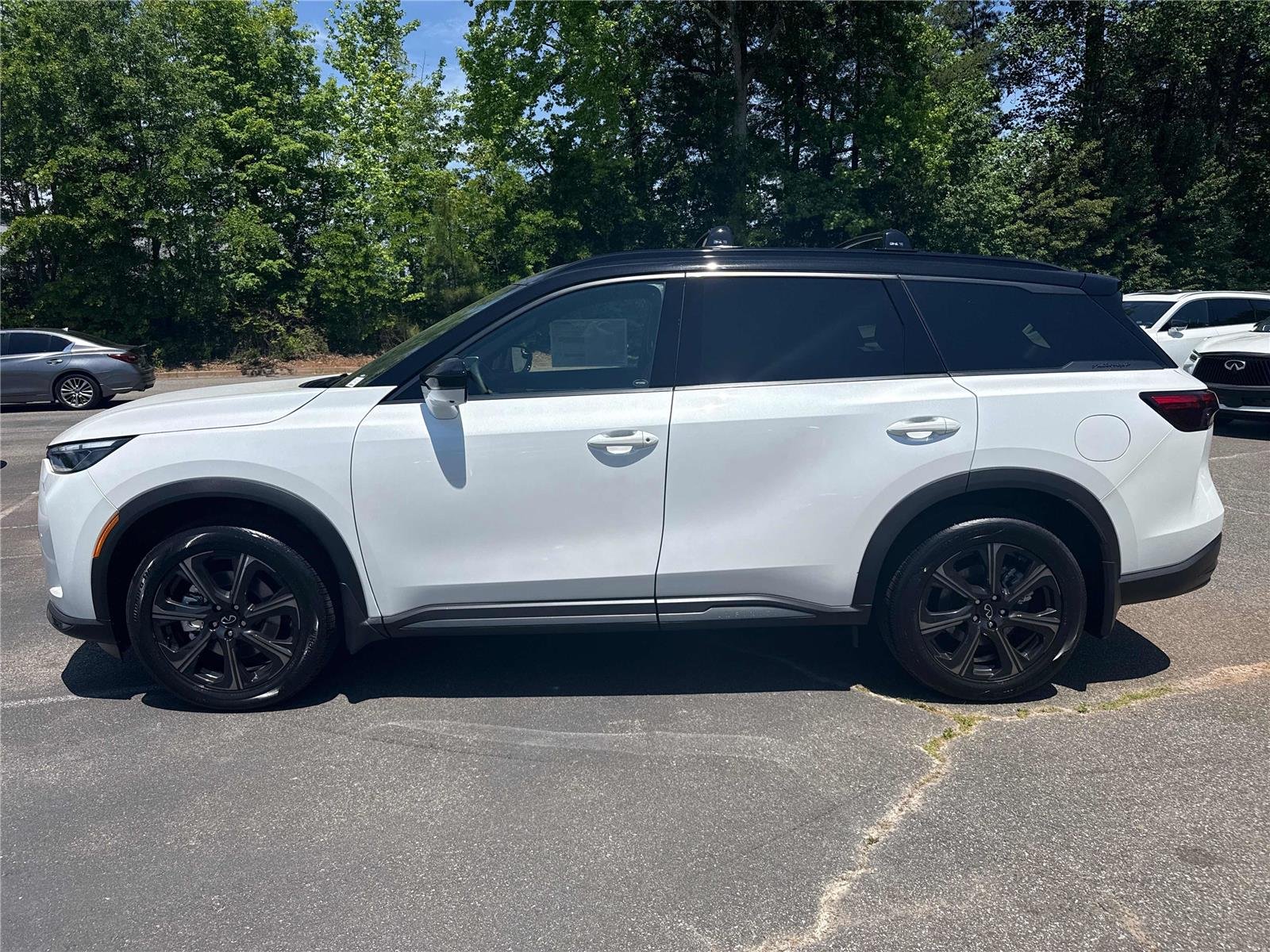 New 2027 2T RAD WHT INFINITI Autograph AWD image 9
