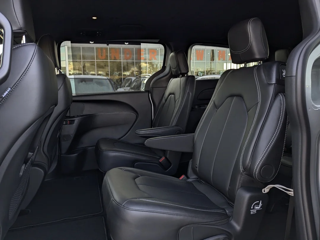 New 2026 Silver Chrysler SXT - - FWD - Power Liftgate - Power Sliding Doors - Leather & More! image 28