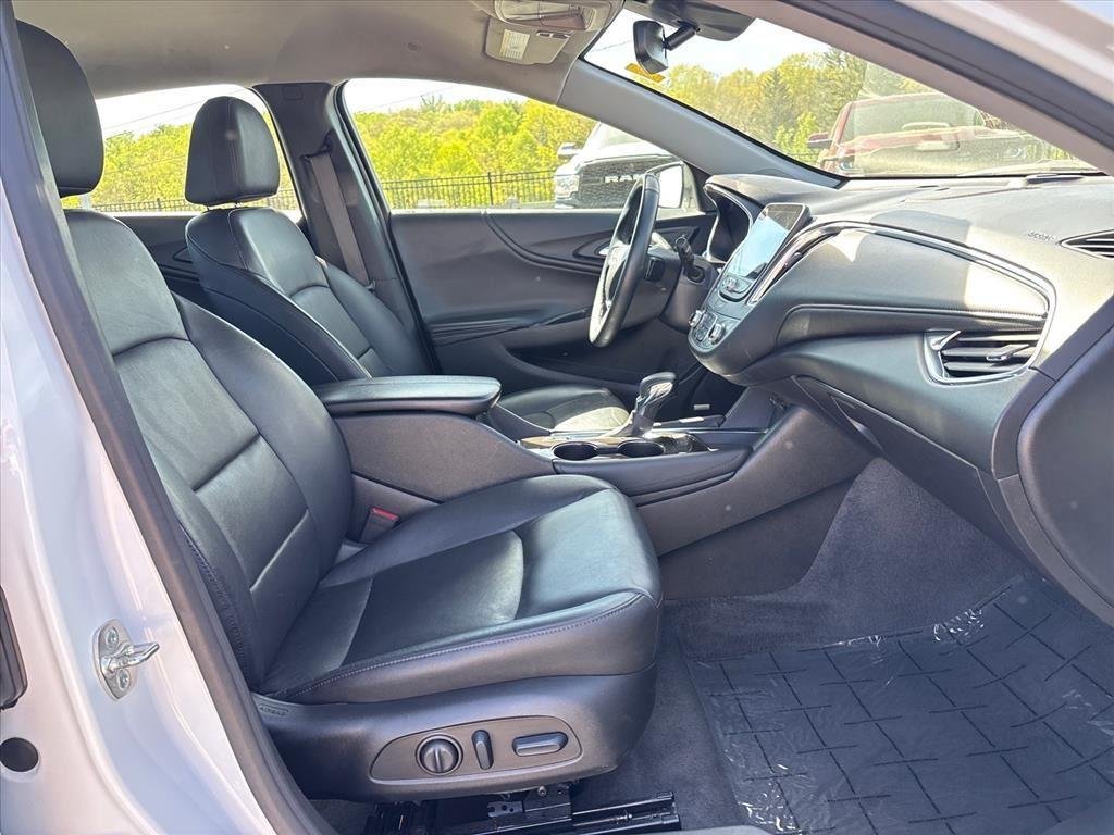 Used 2024 Summit White Chevrolet 2LT image 30