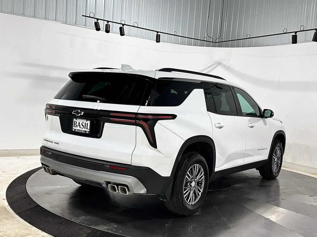 Used 2026 Summit White Chevrolet LT image 11
