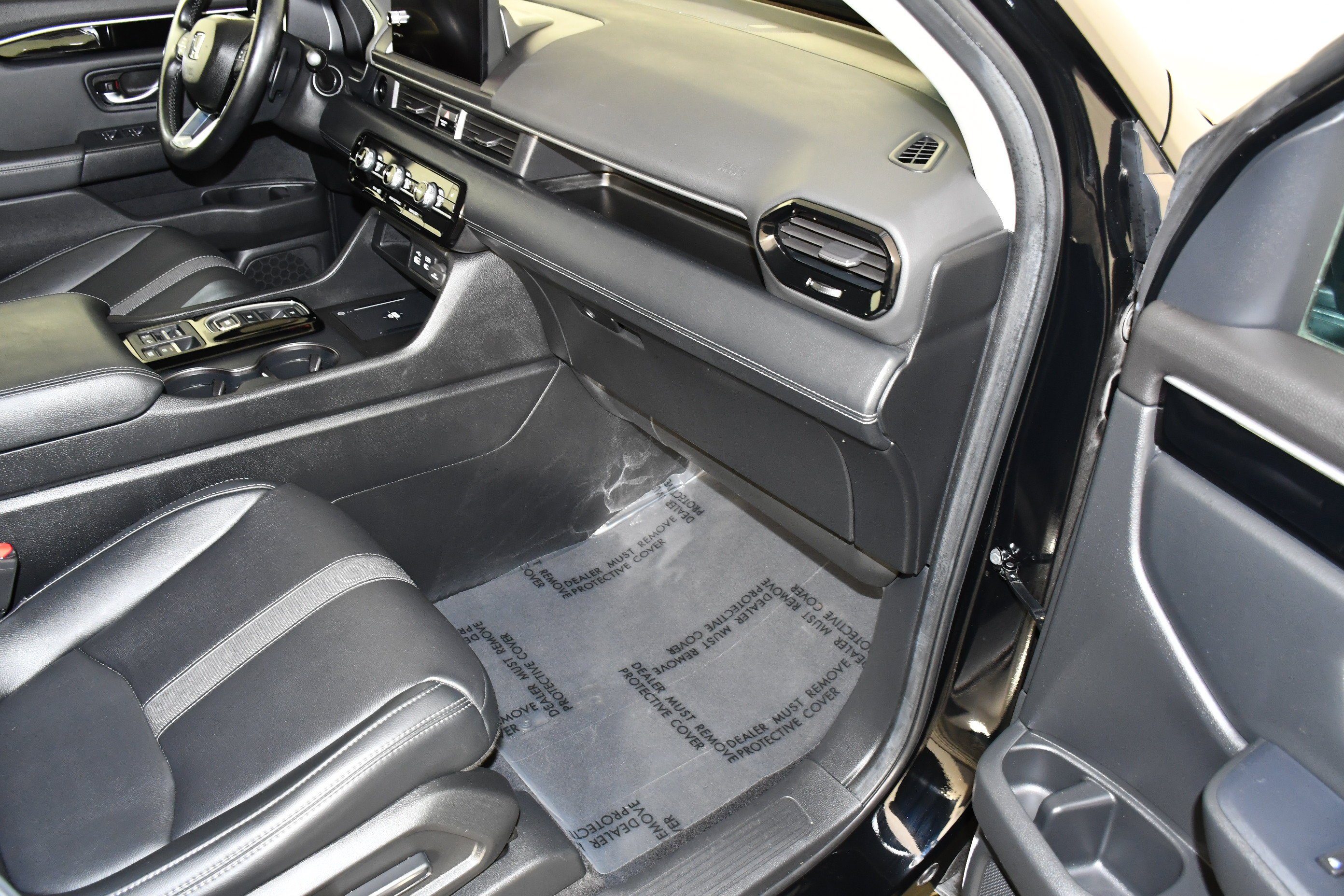 Used 2024 Crystal Black Pearl Honda EX-L 8 Passenger image 30