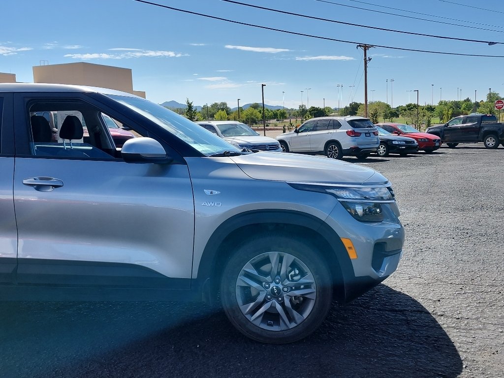 Used 2023 Steel Gray Kia LX image 4
