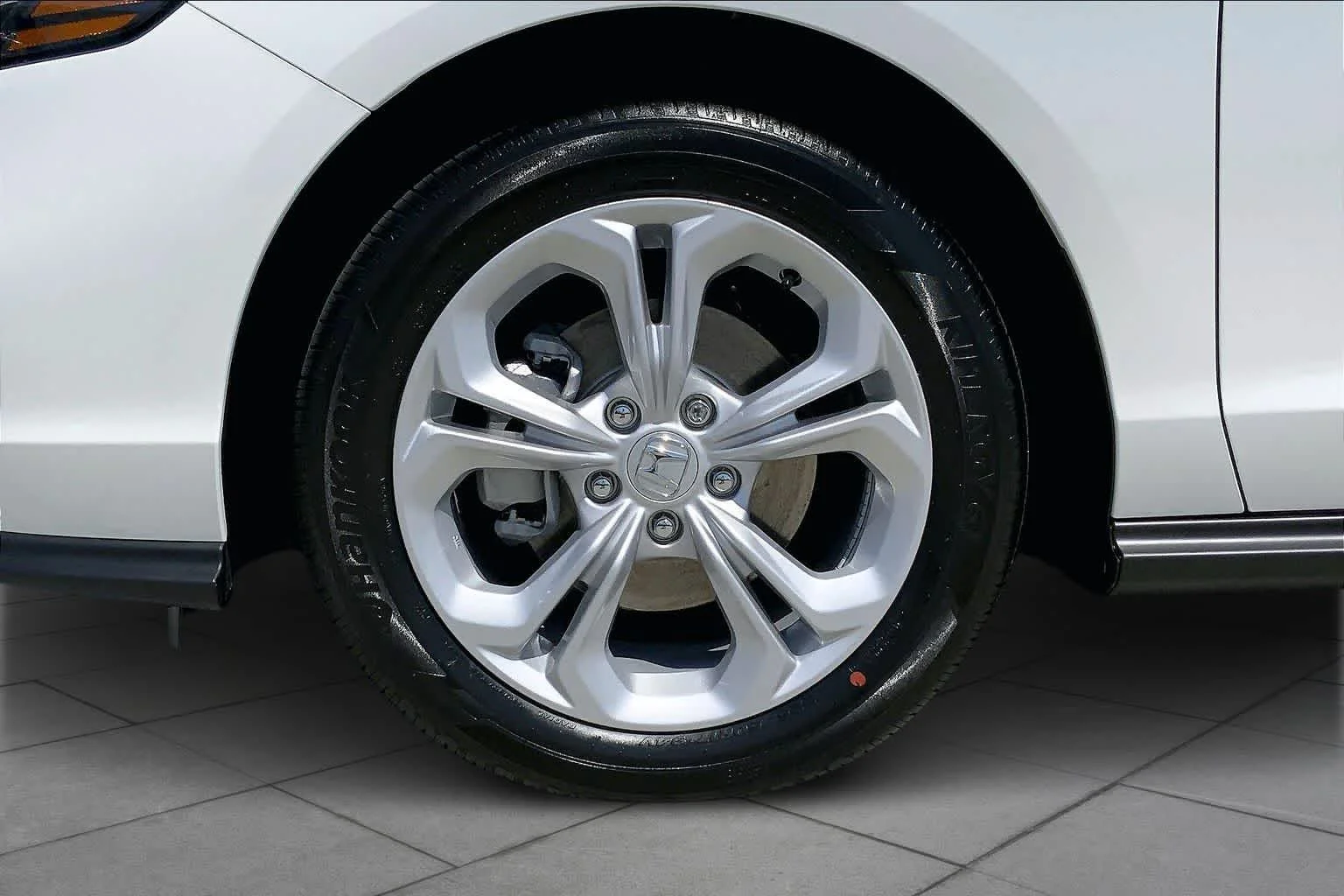New 2026 Platinum White Pearl Honda LX image 13