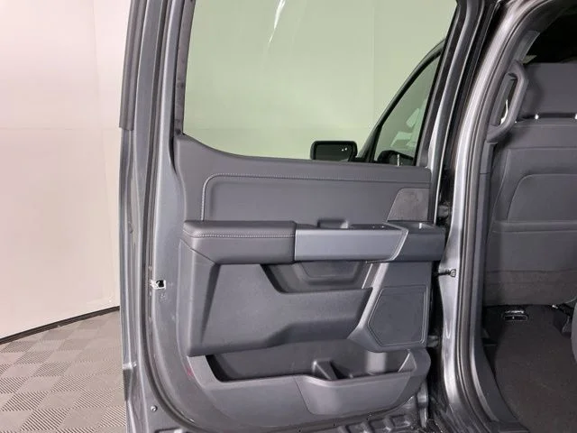 New 2026 Carbonized Gray Metallic Ford XLT image 27