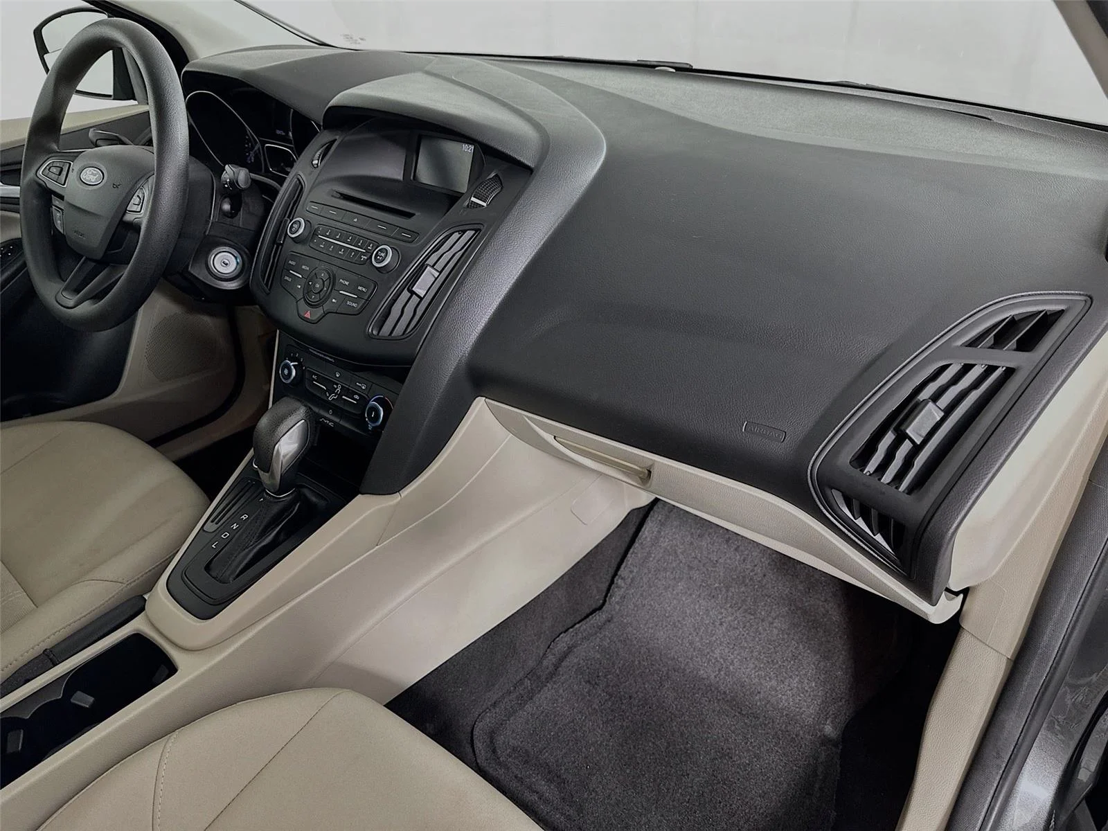 Used 2017  Ford SE image 27