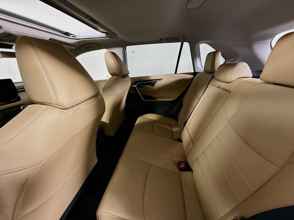 Used 2024 Wind Chill Pearl Toyota Hybrid Limited image 27