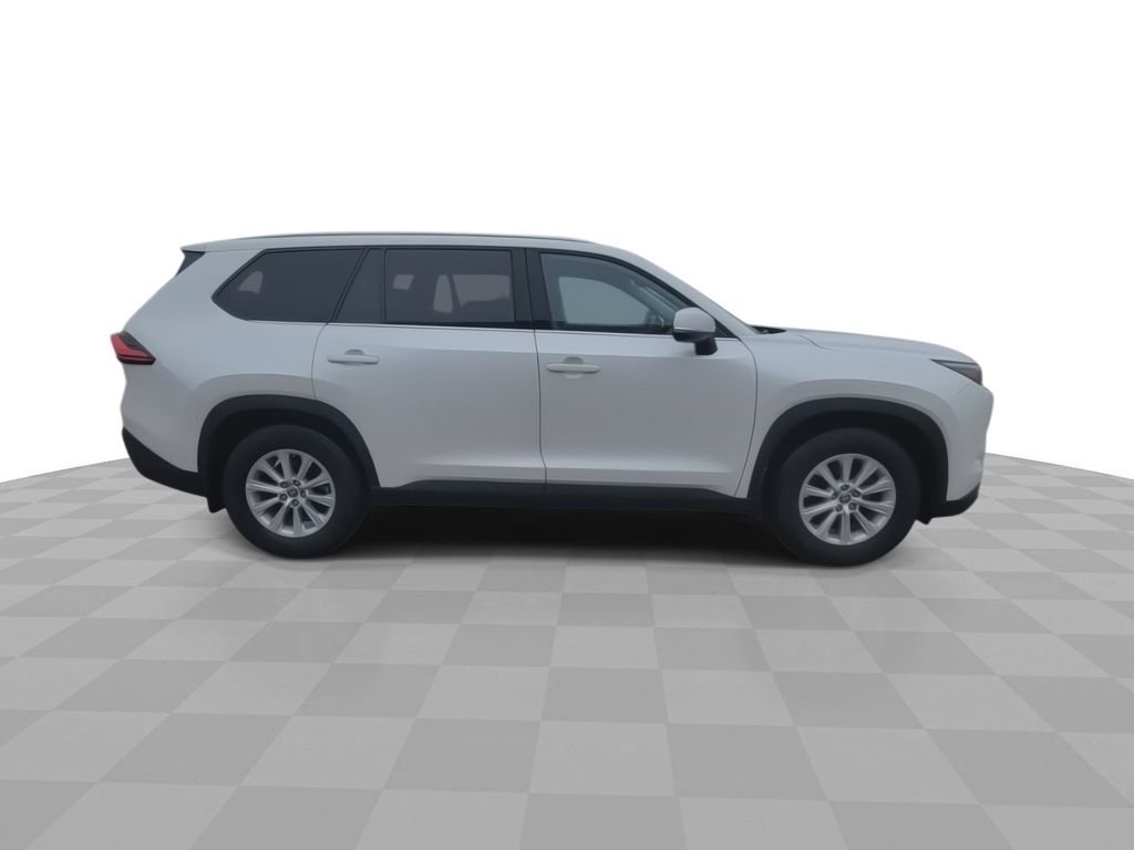 Used 2024  Toyota XLE image 10