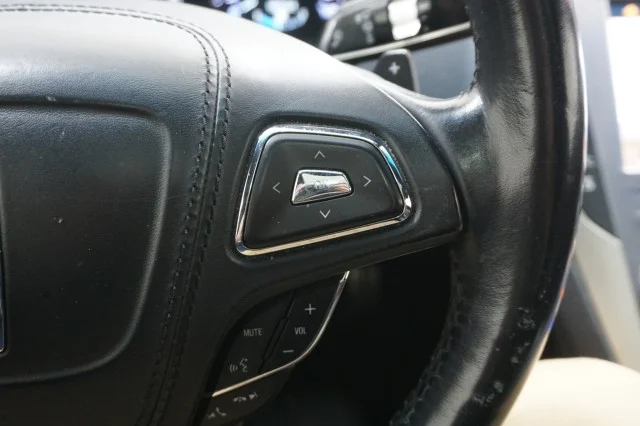 Used 2019 WHITE Lincoln Reserve I image 25