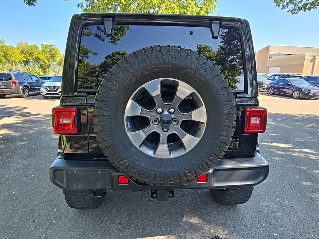 Used 2018 Black Jeep Unlimited Sahara image 7